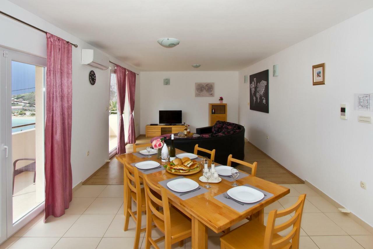 Villa Omis Michy - Family House For Big And Small Groups Eksteriør billede