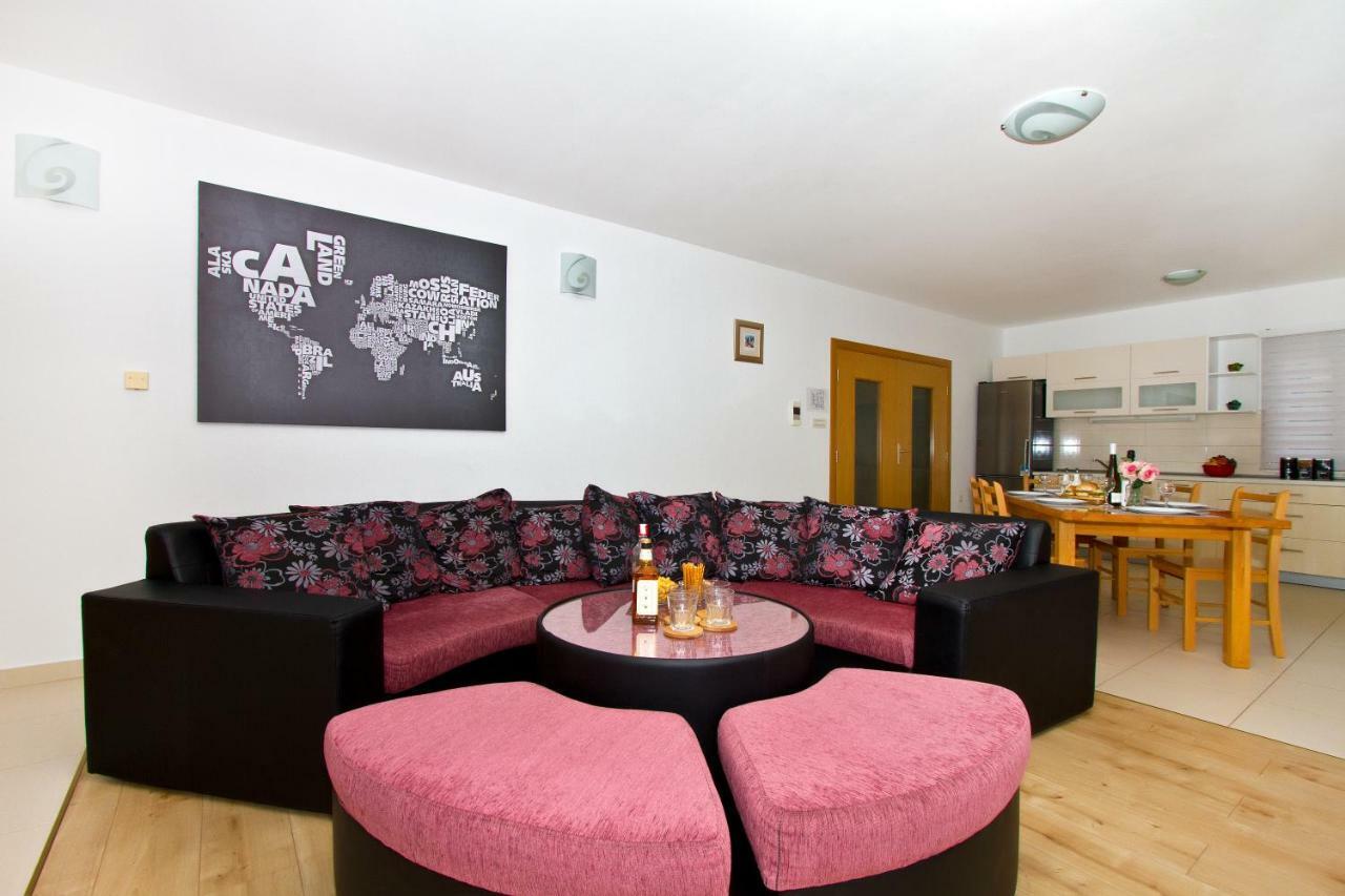 Villa Omis Michy - Family House For Big And Small Groups Eksteriør billede
