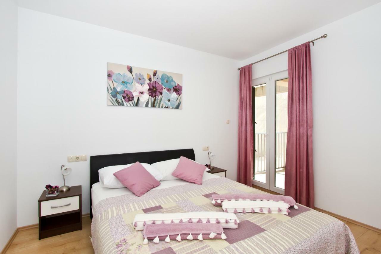 Villa Omis Michy - Family House For Big And Small Groups Eksteriør billede