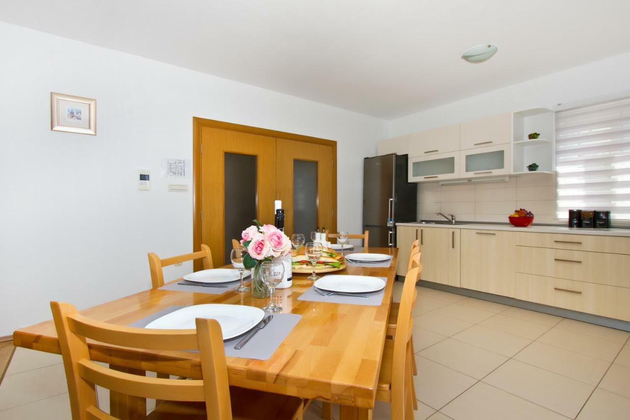 Villa Omis Michy - Family House For Big And Small Groups Eksteriør billede