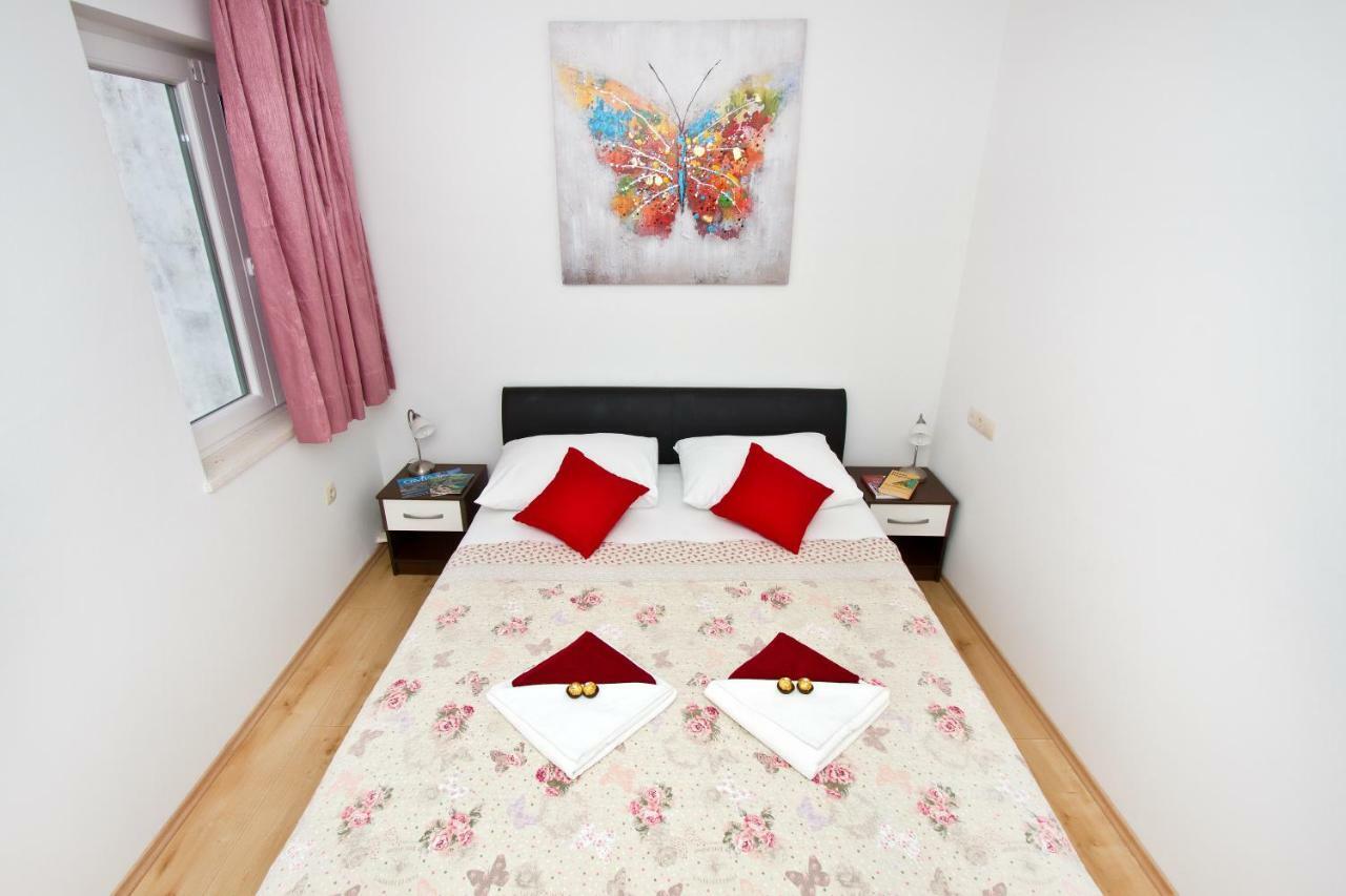 Villa Omis Michy - Family House For Big And Small Groups Eksteriør billede